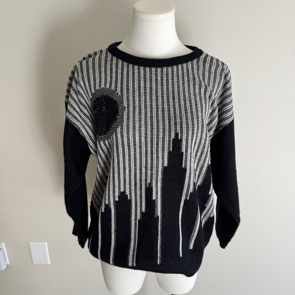 Vintage Penguin Isle NY Cityscape B&W Knit Sweater Made in USA Size M 80s